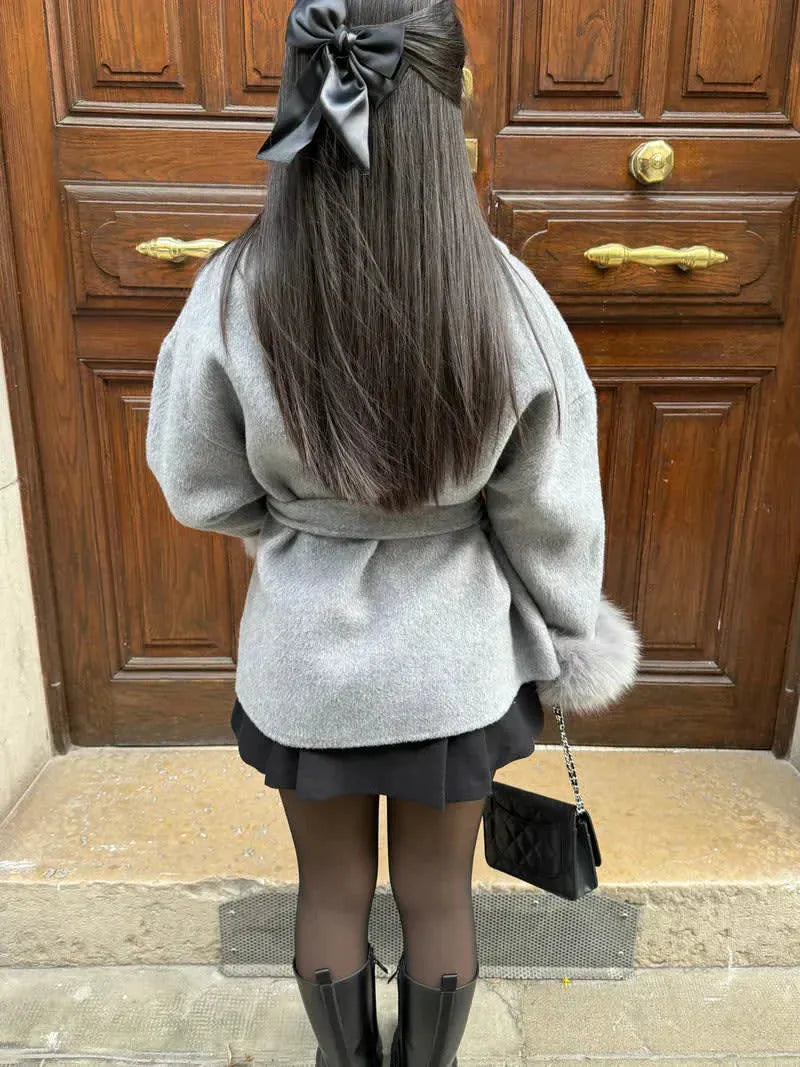 Veste ceinturée en laine mélangée à manches bordées de fourrure synthétique