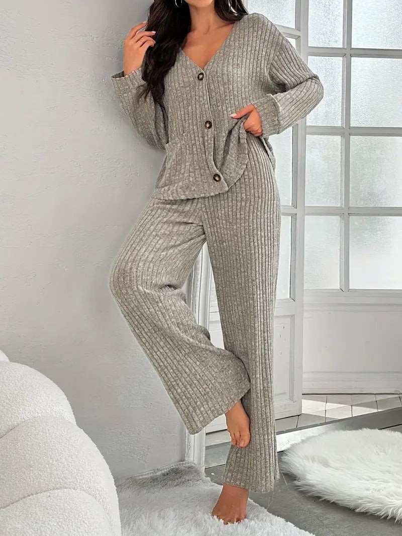 Ensemble deux pièces composé d'un haut et d'un pantalon décontractés