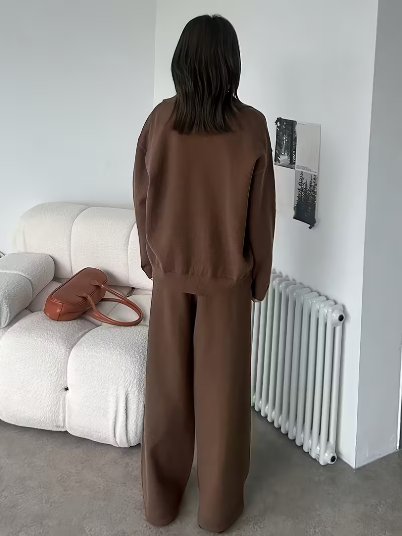 Ensemble 2 pièces pour femme comprenant un pull et un pantalon