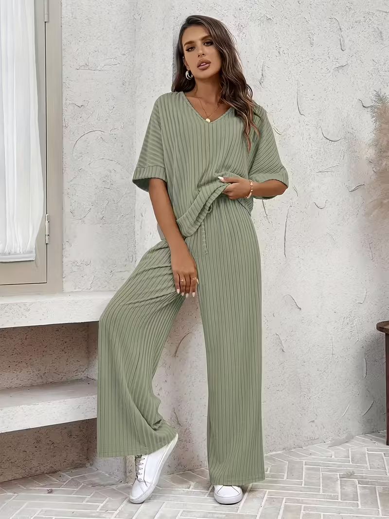 Ensemble décontracté composé d'un pantalon long et d'un haut à manches courtes pour femme