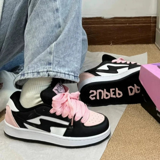 Baskets femme silhouette basse motif graphique semelle épaisse