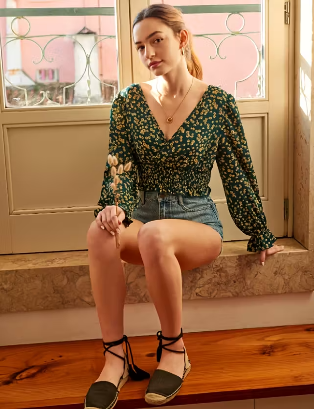 Blouse à plis et dos lacé à motif floral