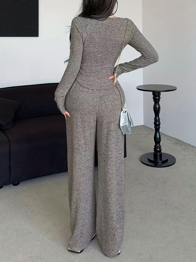 Ensemble décontracté composé d'un sweat-shirt à manches longues et d'un pantalon large à taille haute