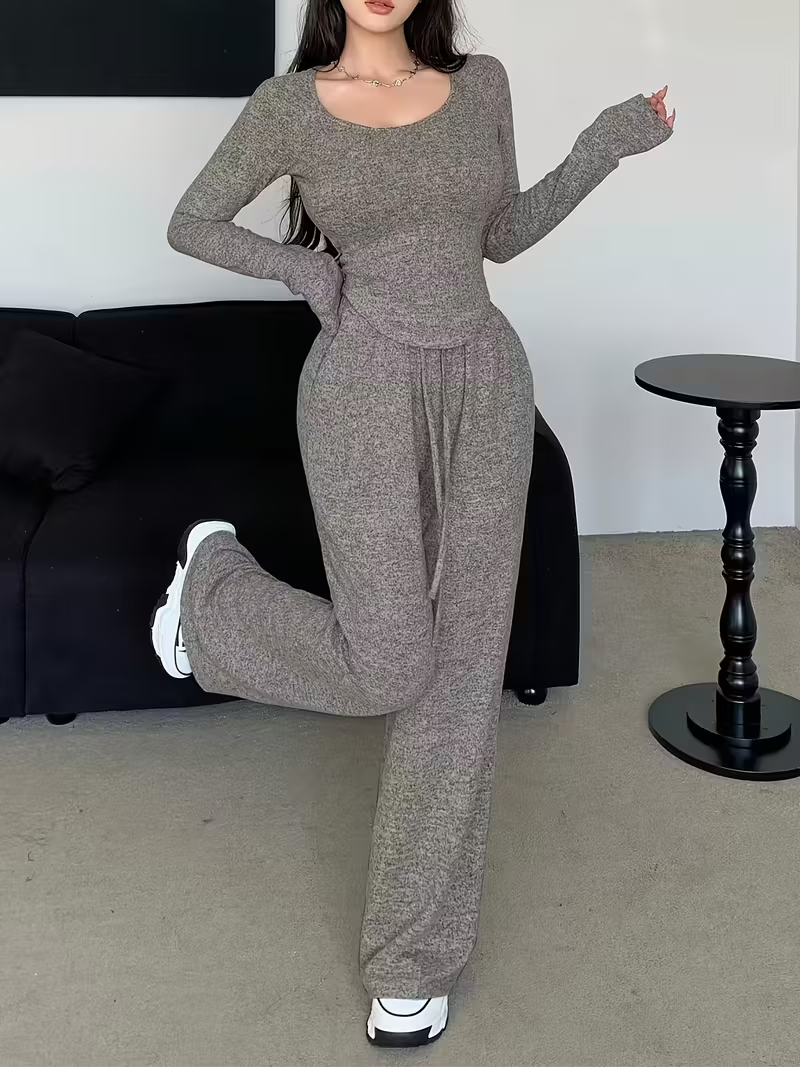 Ensemble décontracté composé d'un sweat-shirt à manches longues et d'un pantalon large à taille haute