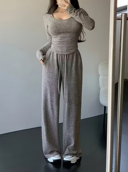 Ensemble décontracté composé d'un sweat-shirt à manches longues et d'un pantalon large à taille haute