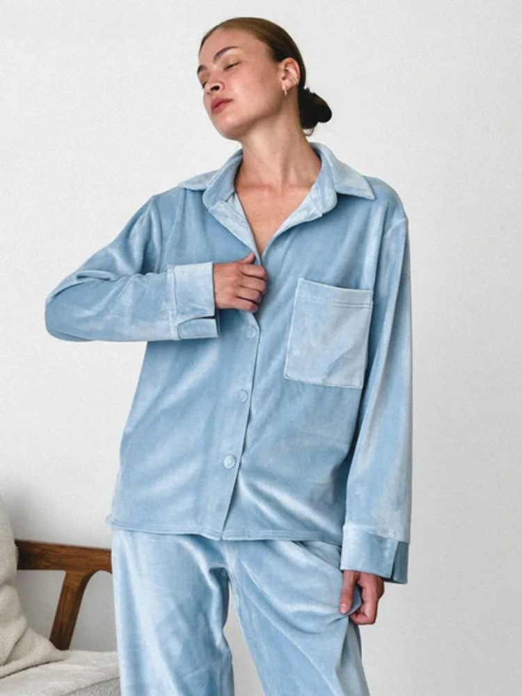 Pyjama Femme Hiver 2 Pièces en Satin – Chemise Boutonnée et Pantalon Large Confortable et Élégant