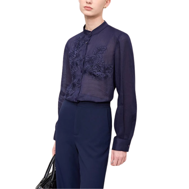 Stella – Blouse Femme à Col Montant | Détails en Dentelle & Boutons en Nacre