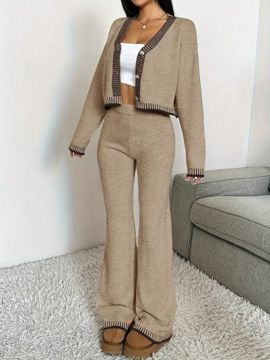 Ensemble deux pièces composé d'un cardigan en tricot et d'un pantalon à jambes larges
