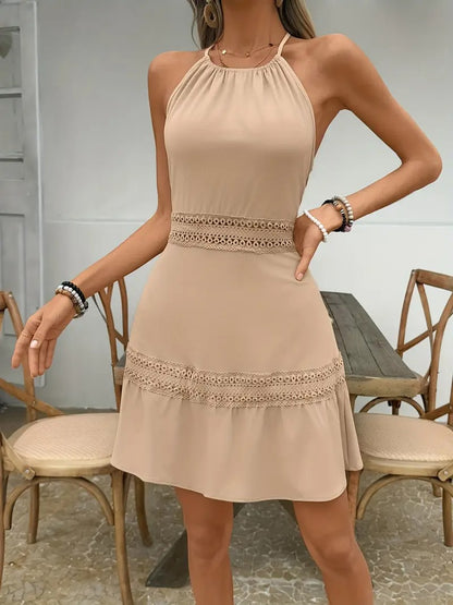 Robe à dos nu en dentelle